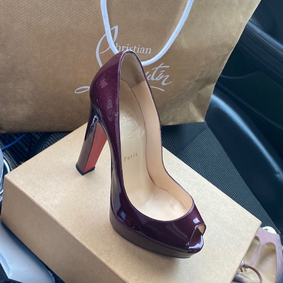 Christian louboutin original to small for me good quality comes with dust Bag - Picture 1 of 3
